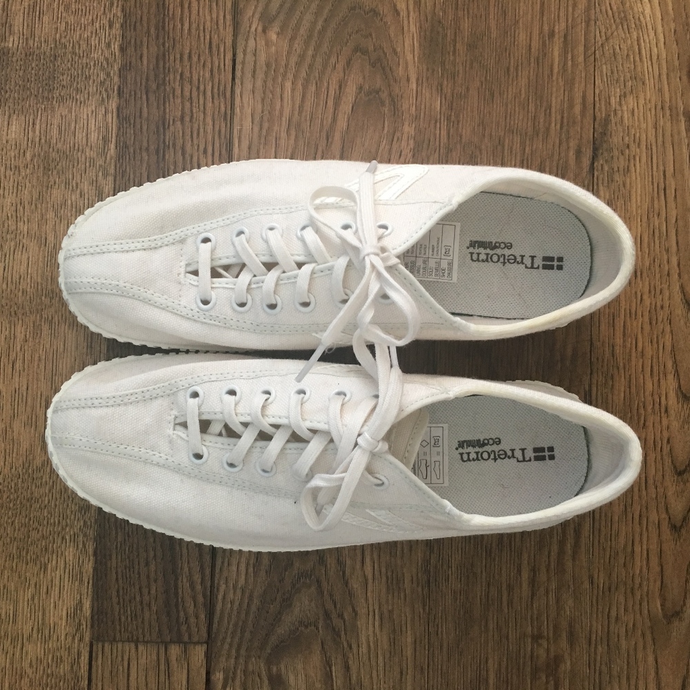 Womens 8M Tretorn Tennis Shoes White